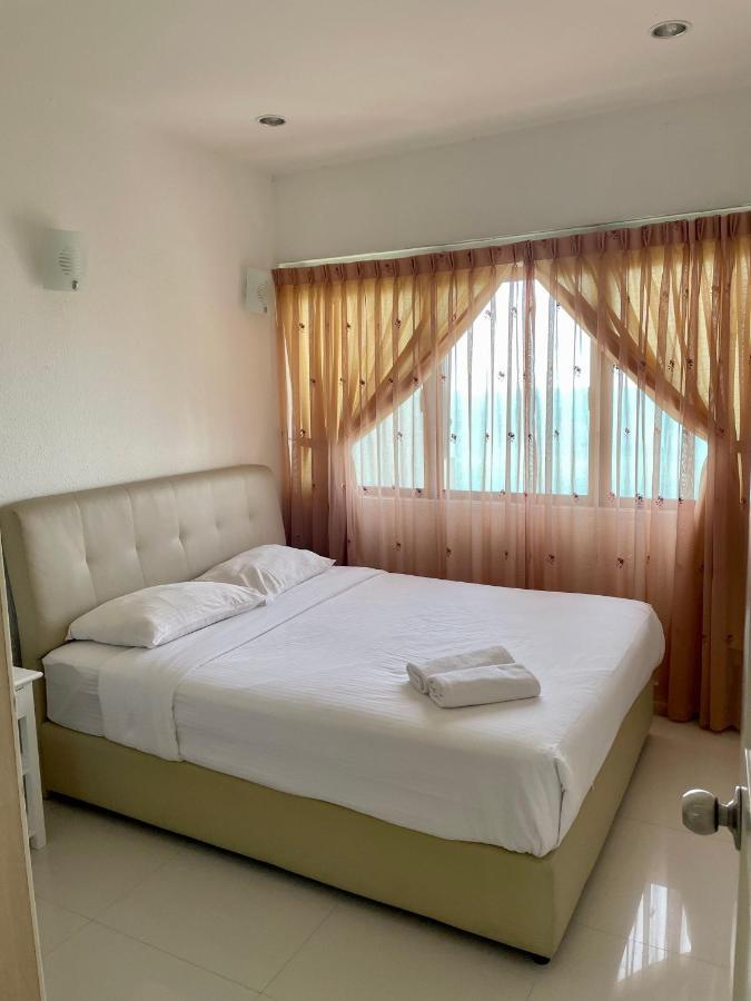 The Ferringhi Sea View At Sri Sayang Apartman Batu Ferringhi Kültér fotó