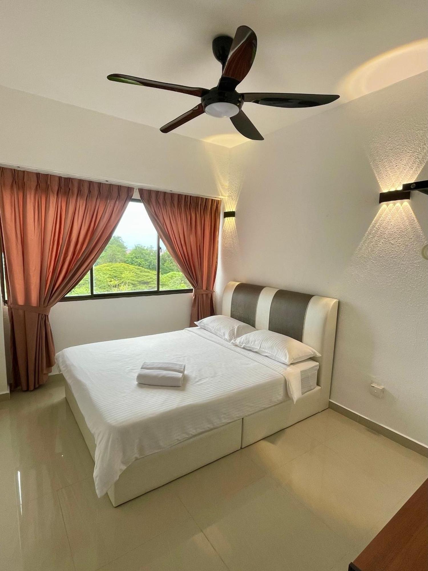 The Ferringhi Sea View At Sri Sayang Apartman Batu Ferringhi Kültér fotó
