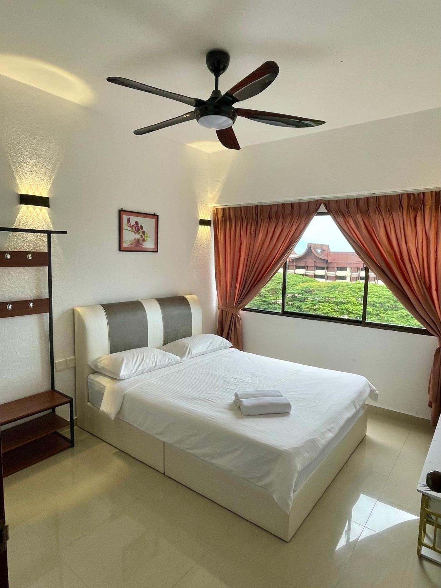 The Ferringhi Sea View At Sri Sayang Apartman Batu Ferringhi Kültér fotó